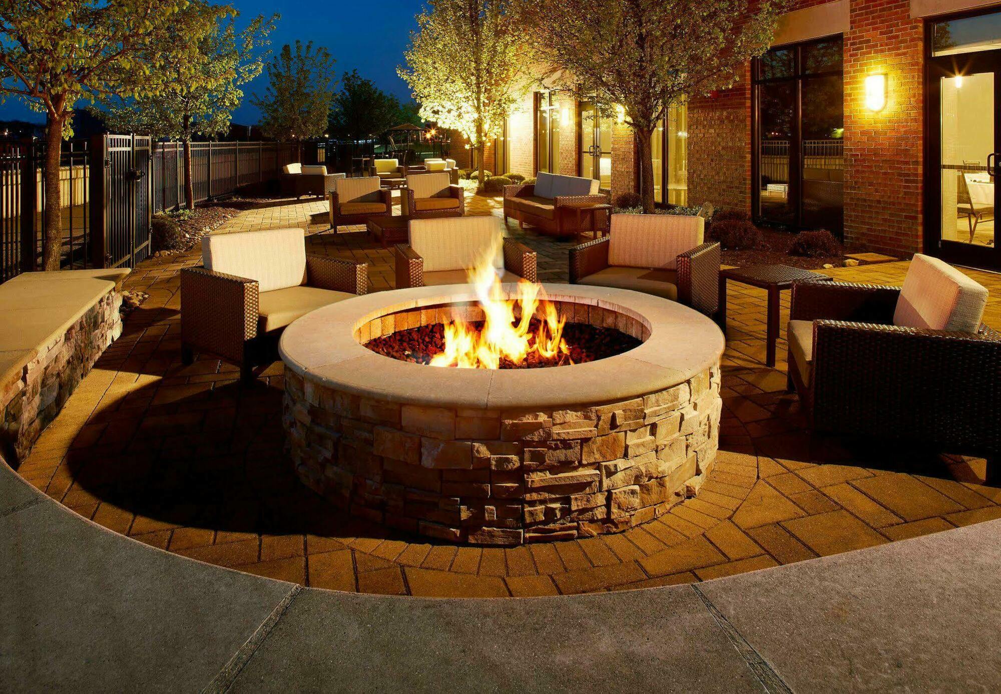 Courtyard Hamilton Exterior foto